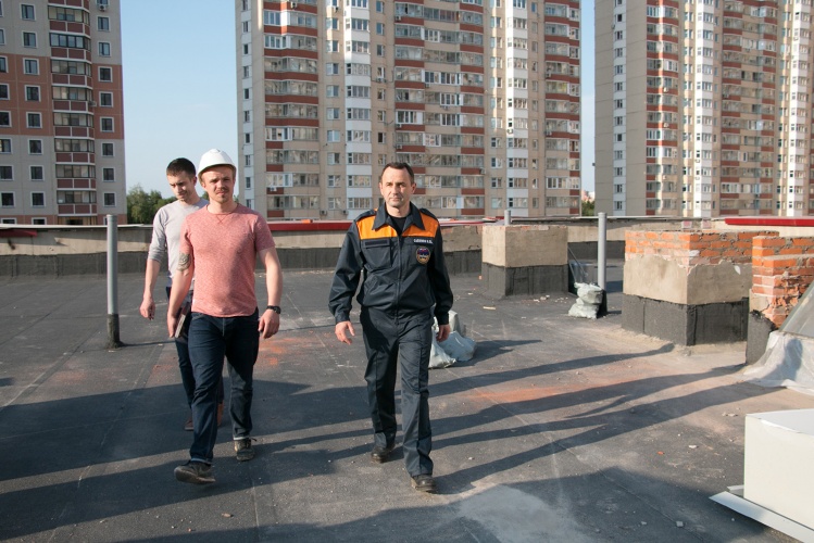 Михаил Сапунов проверил ход строительства школы в Путилково