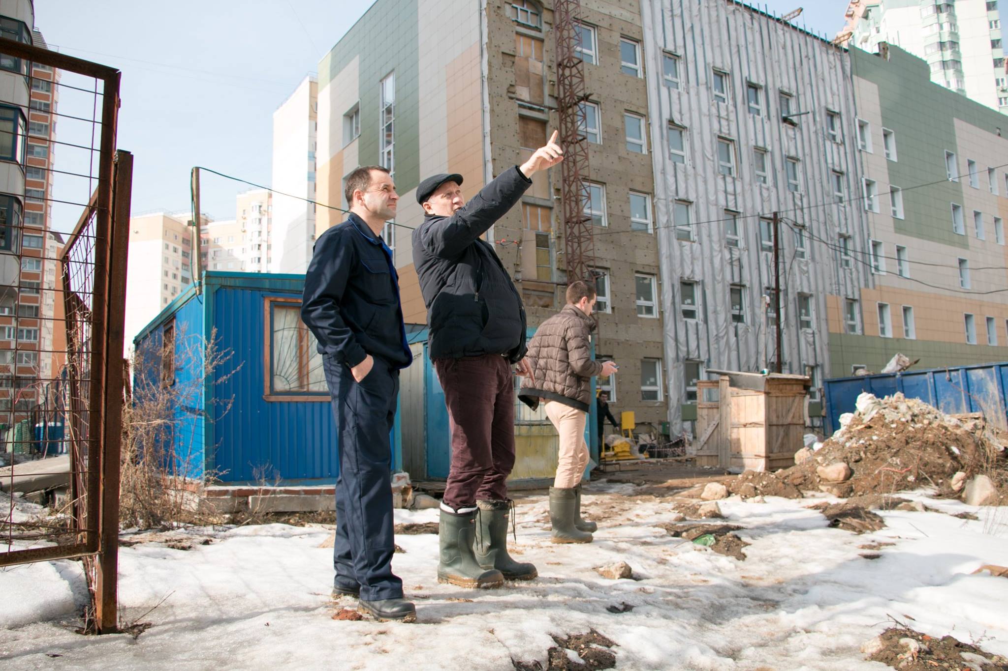 Михаил Сапунов проверил ход работ по строительству соцобъектов