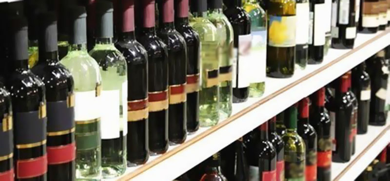 Предприятия торговли будут отчитываться за каждую проданную бутылку алкоголя через ЕГАИС