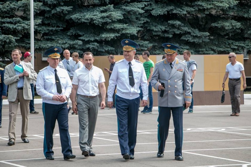 В Красногорском районе операторам научной роты Воздушно-космических сил вручены погоны лейтенантов.
